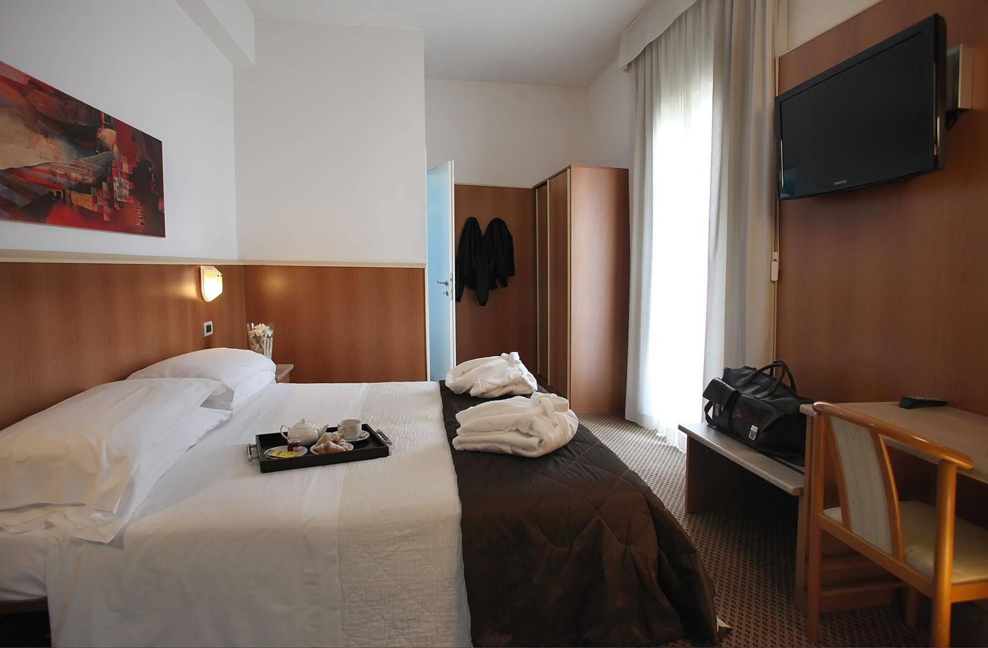 Hotel Principe di Piemonte Rimini Esterno foto